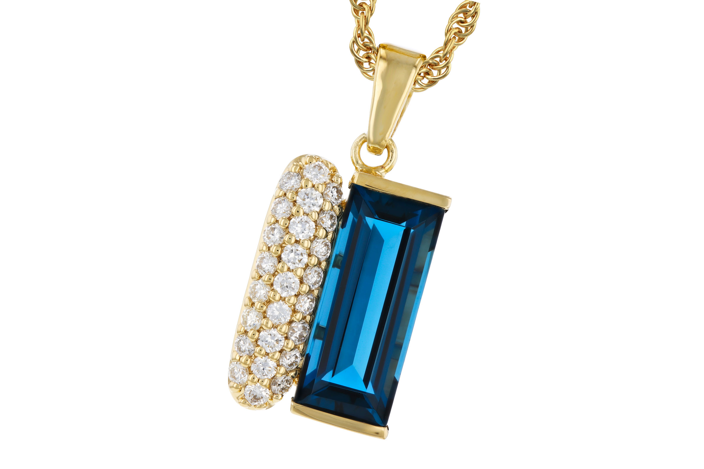 B312-01853: NECK 2.67 LONDON BLUE TOPAZ 2.92 TGW (12x5MM BT)